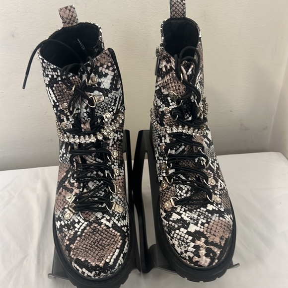 Pretty Little Thing Snake Diamante Detail Combat Ankle Boots Sz 9 - Picture 3 of 16